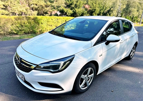 Opel Astra cena 43000 przebieg: 120808, rok produkcji 2017 z Tuchola małe 379